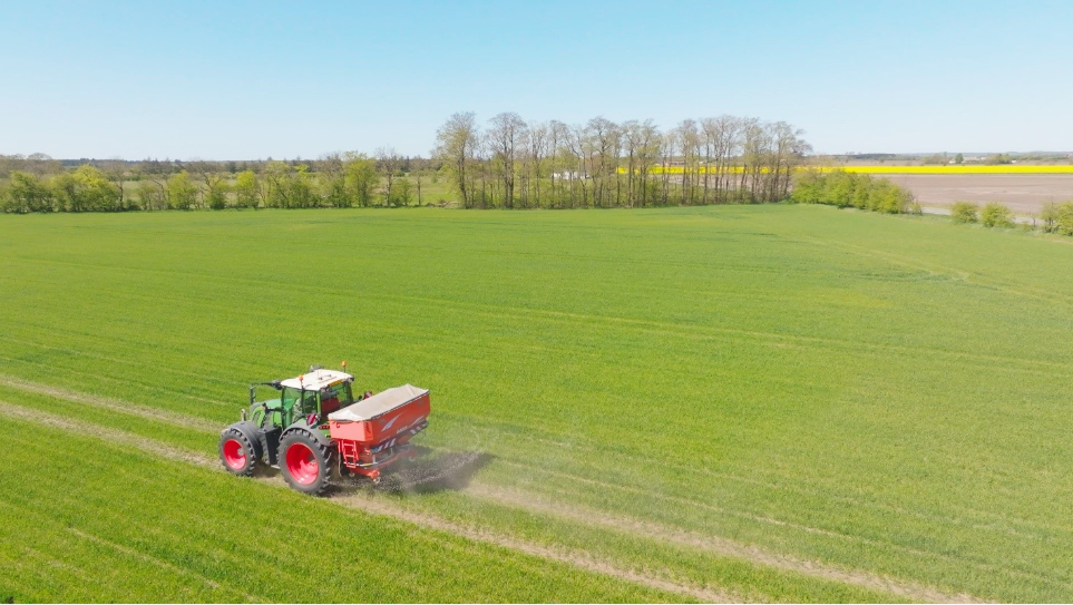 Hos Busholm Agro er spredebredden p&aring; 48 meter.